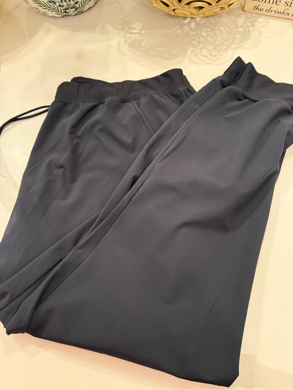 Under Armour Loose Black Jogger. XXL. GUC. Heatgear Technology. Style 1348447